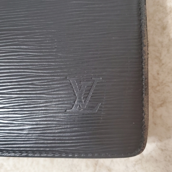 LV EPI BRIEFCASE (DAMAGE REPAIRED W/ DUCT TAPE, CORNER WEAR, TEAR ON SID… - Picture 2 of 16